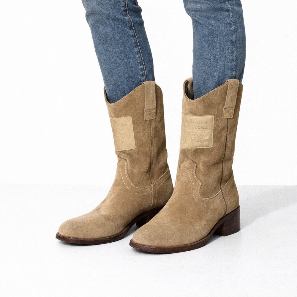 Levi’s Suede Western Cowboy Boots Tan Beige Leather Pull-On Vintage Boho Size 9